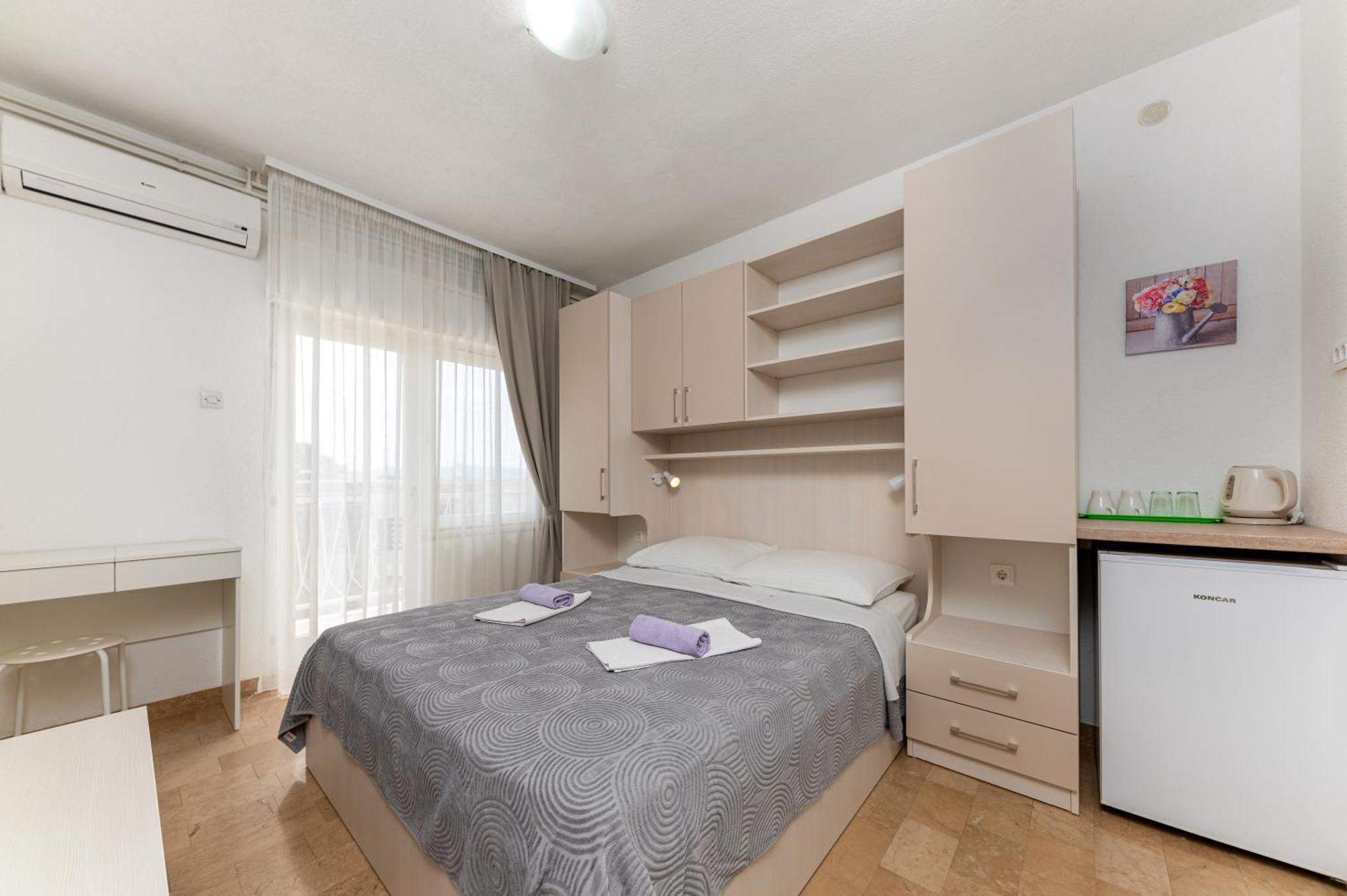 Bed And Breakfast Ivona Baška Voda Værelse billede