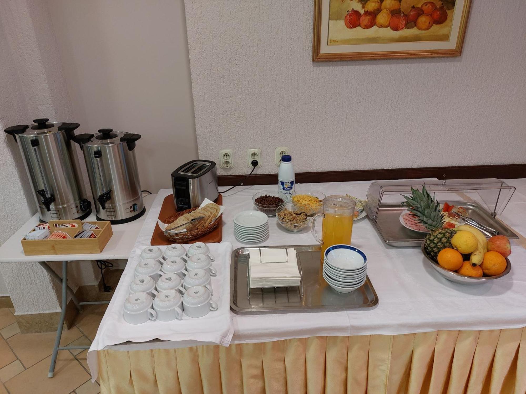 Bed And Breakfast Ivona Baška Voda Eksteriør billede